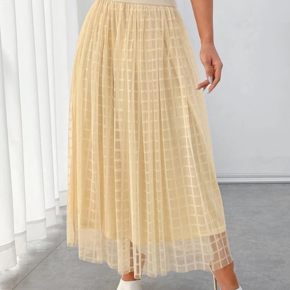 ‼️NWOT‼️Cream Midi A-Line Skirt with Pleats for Night Out